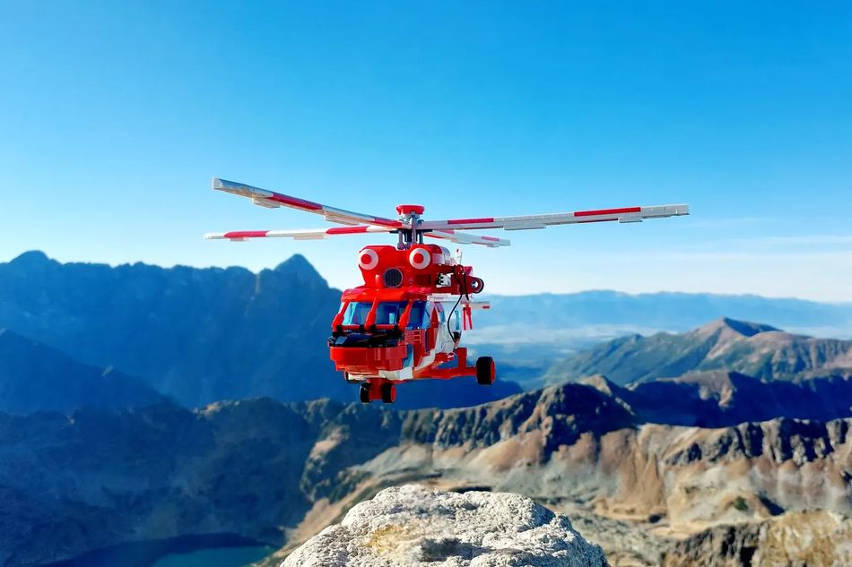 Źródło: LEGO Ideas - LEGO ocenia, które z 54 fanowskich zestawów trafią do sklepów. Wśród nich Gremliny, konsola PS2, Genshin Impact i Cosmere Brandona Sandersona - wiadomość - 2025-01-08