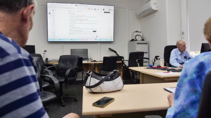 Źródło: ABC News - „Wiek nigdy nie był kryterium”: 102-latek uczy młodszych od siebie ludzi obsługi systemu Windows i smartfonów - narzędzi, z którymi emeryci mają czasem trudności - wiadomość - 2026-04-08