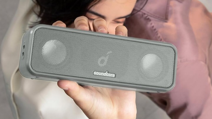 Źródło: Anker; materiały promocyjne - Ta promocja Amazona nie bierze jeńców. Głośnika Ankera działa 24 godziny na baterii i kosztuje 42% mniej - wiadomość - 2025-09-09