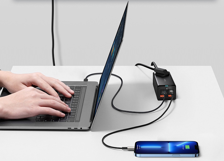 Źródło: Baseus; grafika promocyjna - Tą promocją Amazon zdzielił mnie jak obuchem. 100-watowa ładowarka Baseus z czterema portam USB i gniazdem 230V kilkadziesiąt złotych taniej - wiadomość - 2024-09-09