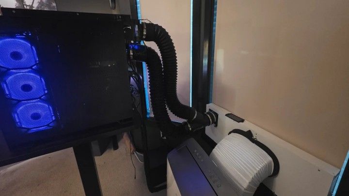 Źródło: u/Distinct_Sky_6517; Reddit - Jego RTX 5090 zamienił pokój w „saunę”. „Zbudowałem system od zera” - mówi gracz i pokazuje swoje dzieło - wiadomość - 2025-08-05