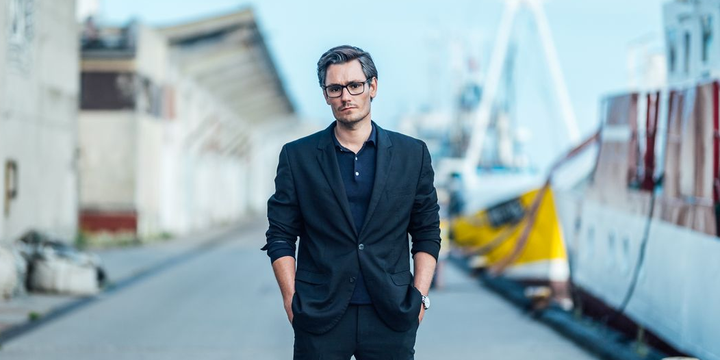 Scheda, Anna Kazejak, HBO Max, 2025 - Nowy polski serial kryminalny HBO Max może być hitem tego lata. Mroczna opowieść o rodzinnych sekretach na pierwszym zwiastunie i zdjęciach z gwiazdorską obsadą - wiadomość - 2025-06-24