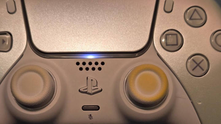 Źródło: Reddit - Myśleliście, że jedzenie chipsów podczas grania jest najgorsze? Ten gracz PS5 udowodnił, że marchewki są ostatecznym bossem - wiadomość - 2025-04-22