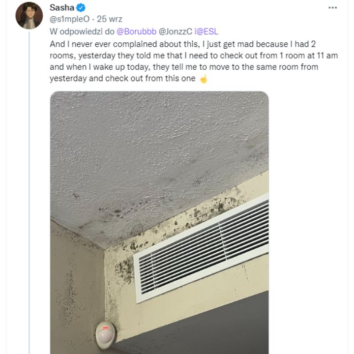 Syf i pleśń w pokoju; mistrz CSGO narzeka na hotel, a obsługa na niego - ilustracja #2