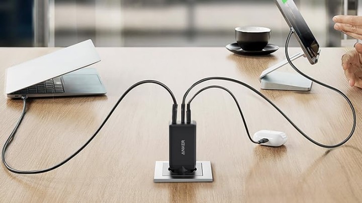 Źródło: Anker; materiały promocyjne - Prime Day 2025 Amazona szokuje tą okazją! To numer 1 wśród ładowarek, a teraz kupisz ją prawie 60% taniej - wiadomość - 2025-07-10