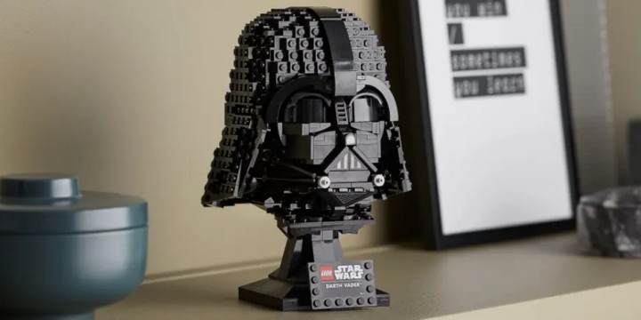 Źródło: LEGO; materiały promocyjne - Cena LEGO Star Wars Hełm Dartha Vadera kusi bardziej niż ciemna strona Mocy Anakina Skywalkera - wiadomość - 2024-06-26