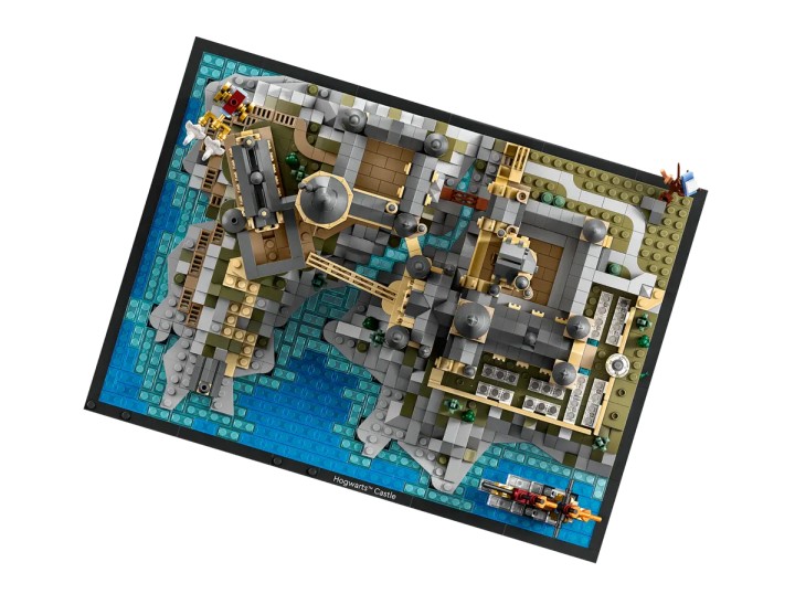 Źródło: LEGO; materiały promocyjne - Mój wewnętrzny chłopiec właśnie usiadł ze zdziwienia na widok tej promocji. Cena liczącego blisko 3000 elementów zestawu LEGO Harry Potter -  zamek Hogwart i błonia została obniżona do rekordowego poziomu - wiadomość - 2024-08-27