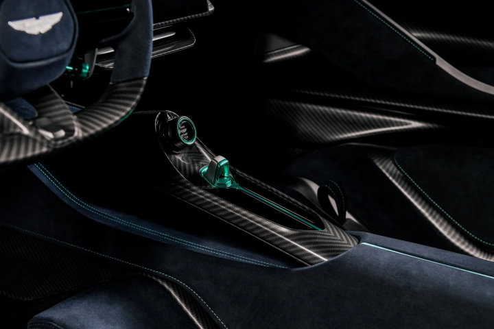 Aston Martin wypuści supersamochód wykorzystujący technologie Formuły 1 - ilustracja #2