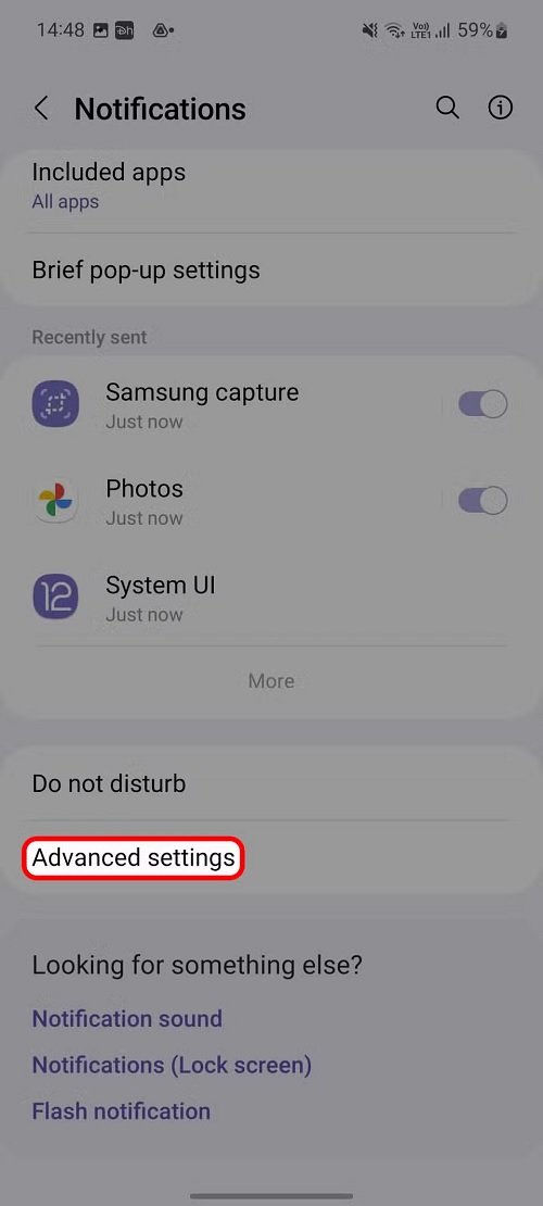 W zależności od wersji systemu operacyjnego proces aktywacji historii powiadomień może przebiegać nieco inaczej. Źródło: Android Police.
