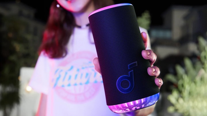 Źródło: Anker; materiały promocyjne - Ten głośnik zakręci każdymi wakacjami. Dźwięk w 360 stopniach i potężny bas czekają na imprezy - wiadomość - 2025-06-26