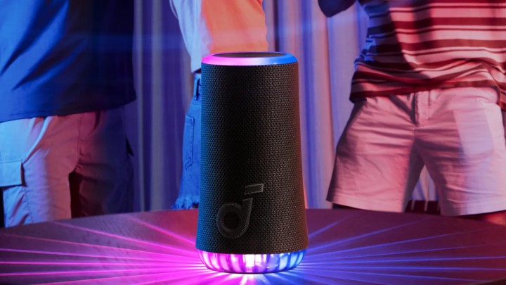 Źródło: Anker; materiały promocyjne - Ten głośnik zakręci każdymi wakacjami. Dźwięk w 360 stopniach i potężny bas czekają na imprezy - wiadomość - 2025-06-26