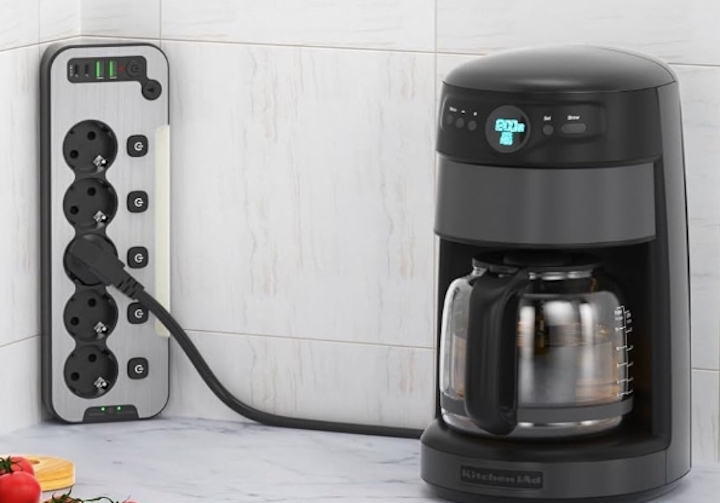 Źrodło: AONOKA. - „Świetna”, „wspaniała”, „idealna” - to tylko niektóre epitety kierowane przez użytkowników Amazona pod adresem tej listwy zasilającej - wiadomość - 2025-06-27