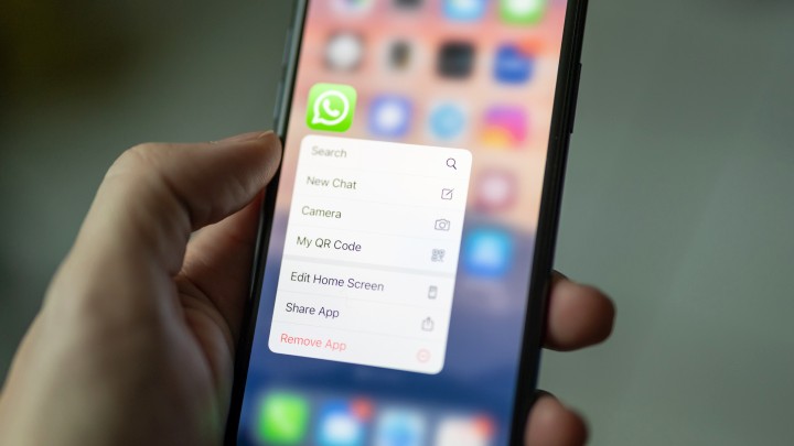 Jedna z zalet korzystania z WhatsAppa na Androidzie może niedługo zniknąć. Źródło: Dimitri Karastelev / Unsplash - Przywilej dla WhatsApp na Androidzie zniknie; ta funkcja może wymagać dodatkowej opłaty - wiadomość - 2024-02-02