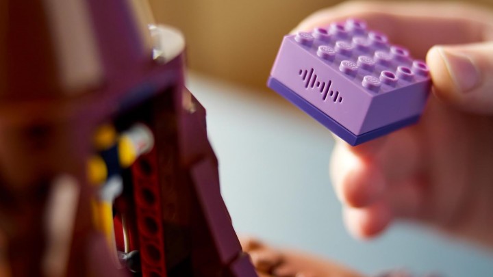 Źródło: LEGO, materiały promocyjne - LEGO Mówiąca Tiara Przydziału to zestaw, z którym nie może się równać żaden inny model poświęcony Harry’emu Potterowi. Nie uwierzysz, jak niewiele teraz kosztuje - wiadomość - 2024-05-31