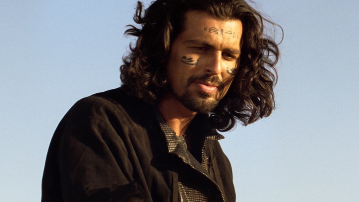 Oded Fehr jako Ardeth Bay | Mumia, Stephen Sommers, Universal Pictures, 1999 - W nowym filmie Mumia z Brendanem Fraserem i Rachel Weisz w rolach głównych powrócą jeszcze dwie inne kultowe postacie z sagi - wiadomość - 2026-08-05