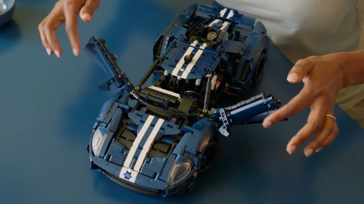 Źródło: LEGO, materiały promocyjne - LEGO Technic Ford GT to legendarny sportowiec w przystępnej cenie. Na Amazonie kupisz go jeszcze taniej - wiadomość - 2024-10-27