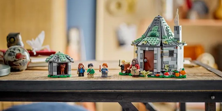 Źródło: LEGO; materiały promocyjne - Zestaw LEGO z Hagridem uchwycił magię Harry'ego Pottera. Klocki cofną was do czasów, gdy oglądaliście Kamień Filozoficzny - wiadomość - 2025-03-31