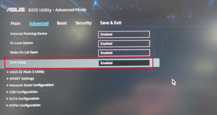 Aktywacja SVM Mode na komputerze firmy ASUS. Źródło: ASUS. - Jak włączyć wirtualizację sprzętową w Windows 10 i 11? Podpowiadamy krok po kroku - wiadomość - 2025-04-29