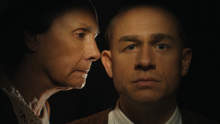 Potwór: Historia Eda Geina, Ryan Murphy, Netflix, 2025 - 6 najlepszych seriali, których premiera odbędzie się w październiku na Netflixie, HBO Max i Prime Video - wiadomość - 2025-09-30