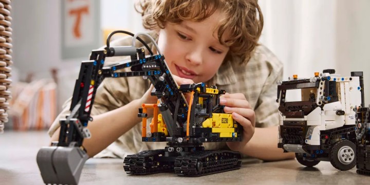 Źródło: LEGO; materiały promocyjne - Amazon szokuje cenami nawet po Black Friday! Ciężarówka LEGO Technic czeka z koparką na naczepie, żeby zaparkować pod Twoją pod choinką - wiadomość - 2024-12-02