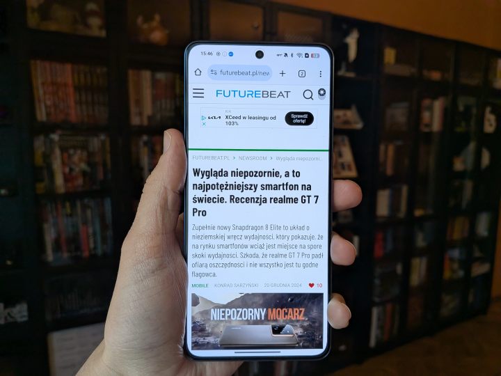 Wyświetlacz jest jasny, responsywny i sporych rozmiarów. Źródło: fotografia własna. - Zoom, który naprawdę działa, i bateria bez końca. realme GT 7 pozytywnie zaskakuje - wiadomość - 2025-06-03