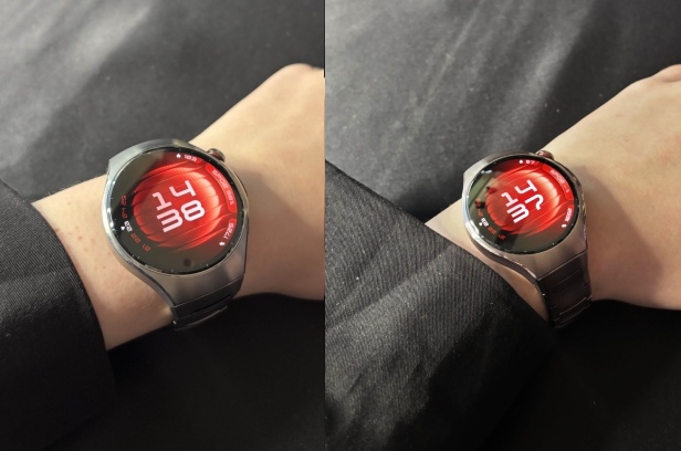 Porównanie większej (po lewej) i mniejszej wersji zegarka na moim nadgarstku, w wariancie bransolety. Źródło: fot. własna