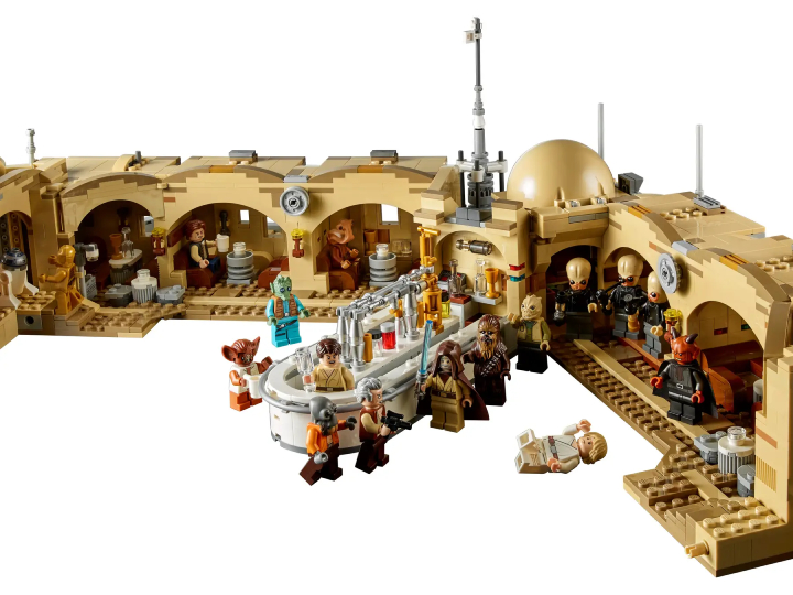 Źródło: LEGO, materiały promocyjne - Ten zestaw LEGO odtwarza najbardziej szemraną mordownię w odległej galaktyce. Model Kantyny Mos Eisley wkrótce zostanie wycofany i to ostatnia szansa na zakup w tak dobrej cenie - wiadomość - 2024-11-15