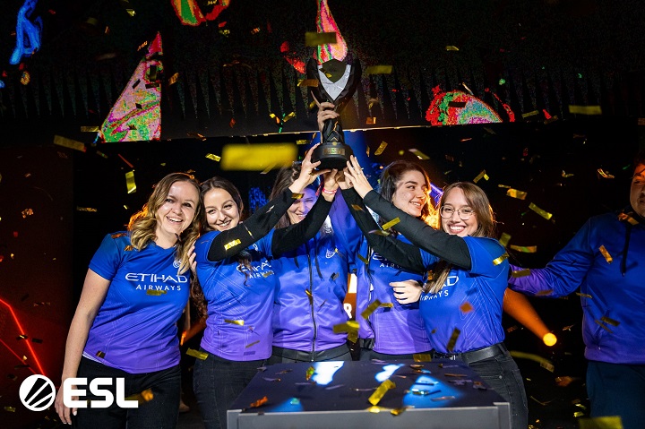 CSGO potrzebuje kobiecych skinów? Valve może nauczyć się czegoś od Riotu - ilustracja #1