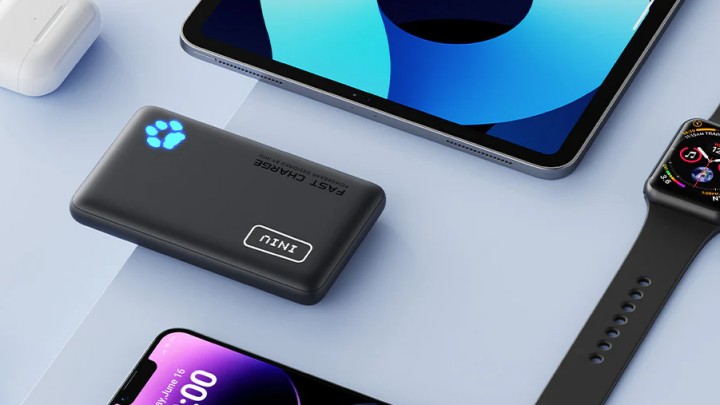 Źródło: INIU; materiały promocyjne - Ten powerbank to najlepszy przyjaciel człowieka! Wyświetlacz w kształcie psiej łapy wygląda uroczo, zobacz sam - wiadomość - 2025-04-02