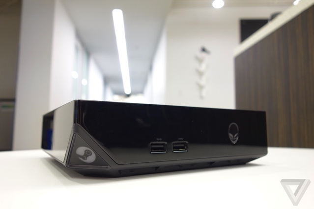 Jeden z egzemplarzy Steam Machine - bardzo ciekawy design, sprzęt wyprodukowany przez Alienware. Źródło: The Verge.