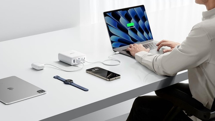 Źródło: Anker; materiały promocyjne - Ta ładowarka ma 6 portów, 112W mocy i obniżoną o 23% cenę! Amazon pokazuje, jak się robi świetne promocje - wiadomość - 2025-09-03