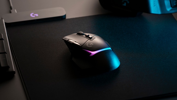 Odświeżona mysz G502 X PLUS to ważny element serii G5.