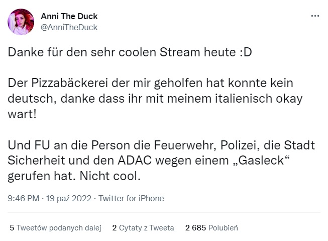 Streamerka piekła pizzę na Twitchu; na miejsce przyjechała straż pożarna - ilustracja #1