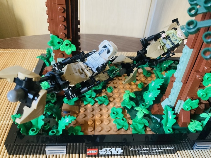 Emocjonująca scena z Powrotu Jedi w wersji LEGO - recenzja dioramy Pościg na ścigaczu przez Endor - ilustracja #9
