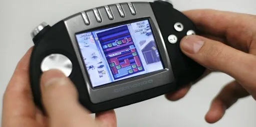 Gizmondo było malutką konsolką. Źródło: Ocala.