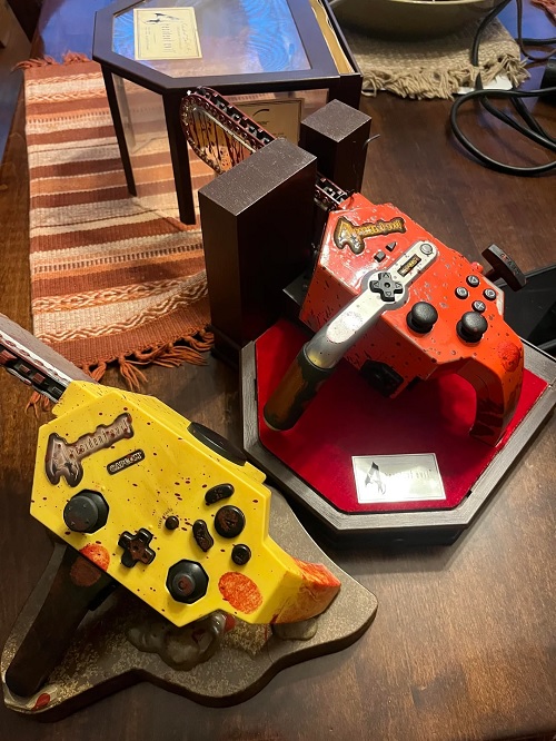 Chainsaw Controller od NubyTech w dwóch wersjach. Źródło: Reddit.