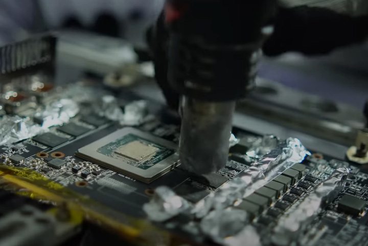 Youtuber podwoił rozmiar pamięci Radeona RX 5600 XT - ilustracja #1