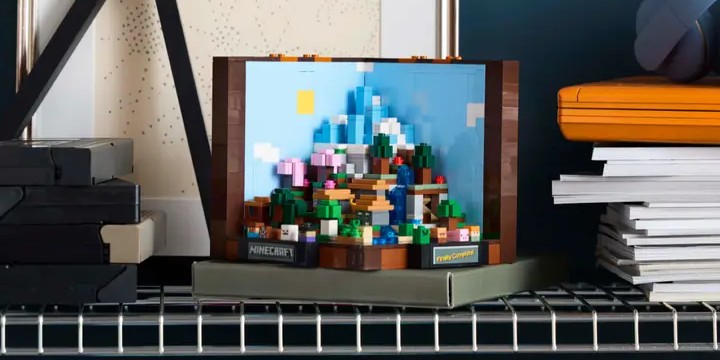 Źródło: LEGO; materiały promocyjne - Marzenie fanów Minecrafta spełnia się na naszych oczach. Stół warsztatowy przygotowany przez LEGO to bajeczny zestaw wydany z okazji 15-lecia jednej z najpopularniejszych gier na świecie - wiadomość - 2024-09-19