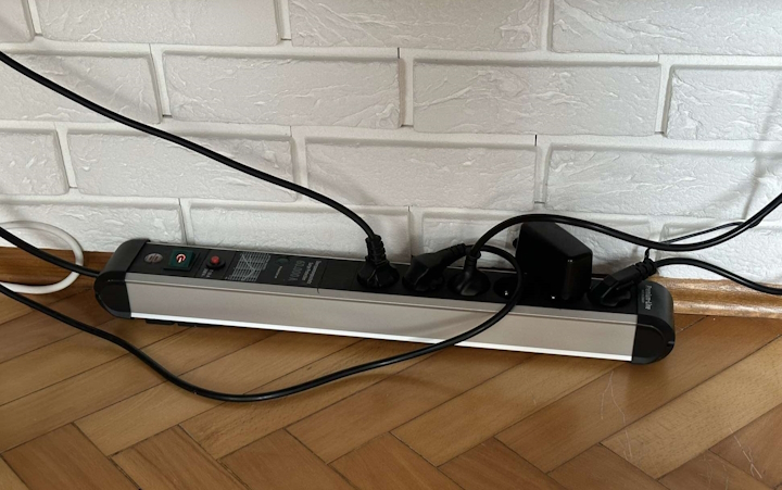 Źródło: własne. - Jedna z najbezpieczniejszych listew zasilających na rynku o kilkadziesiąt złotych taniej. Potrafi pochłonąć energię przepięć w wysokości 60 000 A - wiadomość - 2025-09-06