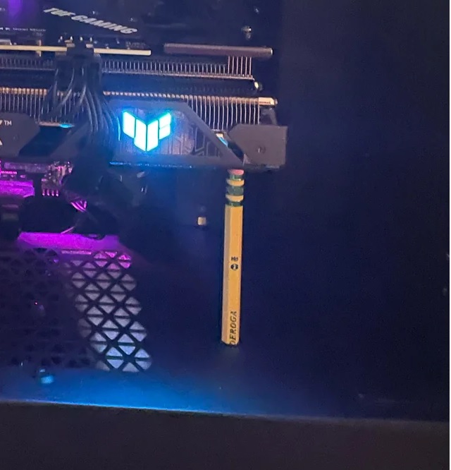 Gracz kupił kartę graficzną za 500 dolarów, a następnie zabezpieczył ją połową ołówka za kilka centów - ilustracja #1