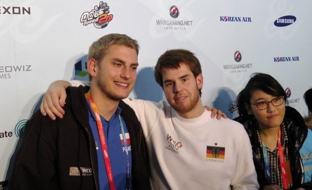 Bartas i deto na WCG 2012 (fot. PK/gazeta.pl) - Polak wicemistrzem świata w FIFA 12 - wiadomość - 2012-12-03