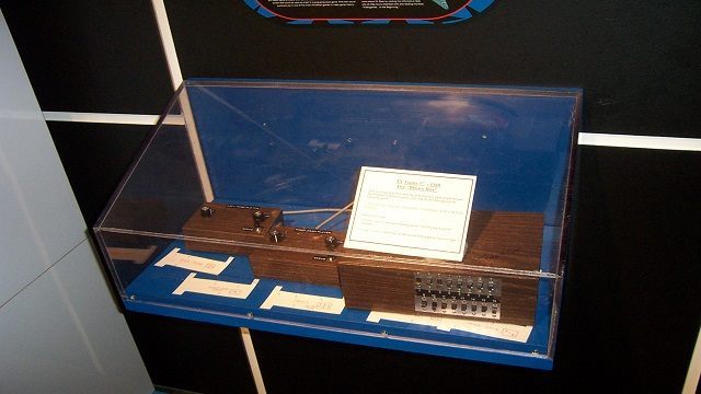 „Brown Box” obecnie można zobaczyć na wystawie w Instytucie Smithsona w Waszyngotnie. - Zmarł Ralph H. Baer, „ojciec gier wideo” - wiadomość - 2014-12-08