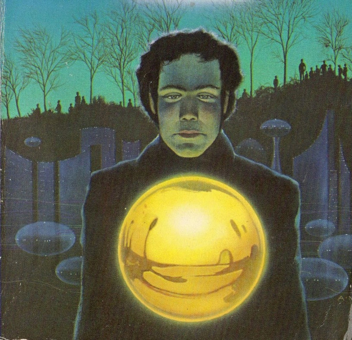 Jedna z okładek amerykańskiego wydania powieści Piknik na skraju drogi, na której widać Złotą Kulę. / Źródło: wydawnictwo Pocket - W Stalkerze 2 znajduje się niepokojąca anomalia niezrozumiała dla wielu graczy. Jej tajemnicę skrywa ważna książka - wiadomość - 2024-12-16