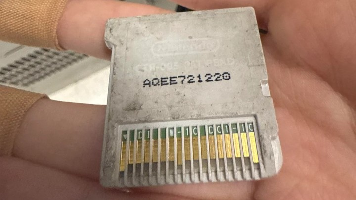 Źródło: u/sobbl_; Reddit - Fan Nintendo znalazł w drodze do pracy całkowicie zniszczony kartridż z Zeldą na konsolę 3DS - i z jakiegoś powodu: nadal działa - wiadomość - 2025-07-14