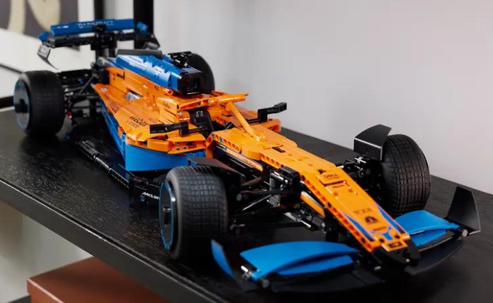 Źródło: LEGO; materiały promocyjne - Spraw sobie własny bolid F1 w domu. McLaren w wersji LEGO złapiesz najtaniej na Amazonie - wiadomość - 2025-06-16