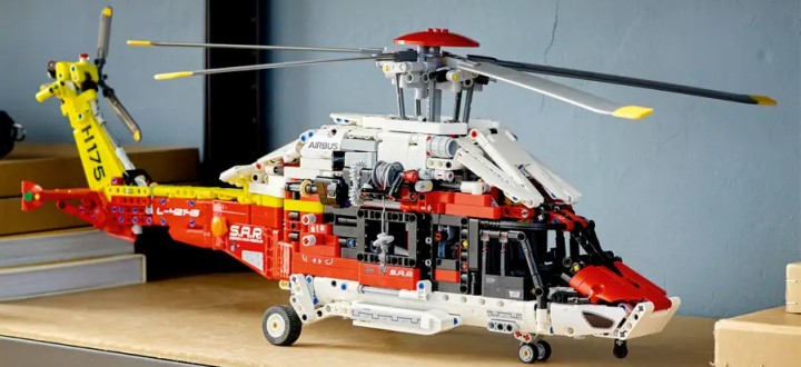 Źródło: LEGO; materiały promocyjne - Gigantyczna promocja tuż przed Amazon Prime Day. Liczący ponad 2000 elementów śmigłowiec LEGO Technic to zestaw, którego próżno szukać u konkurencji - wiadomość - 2024-07-15