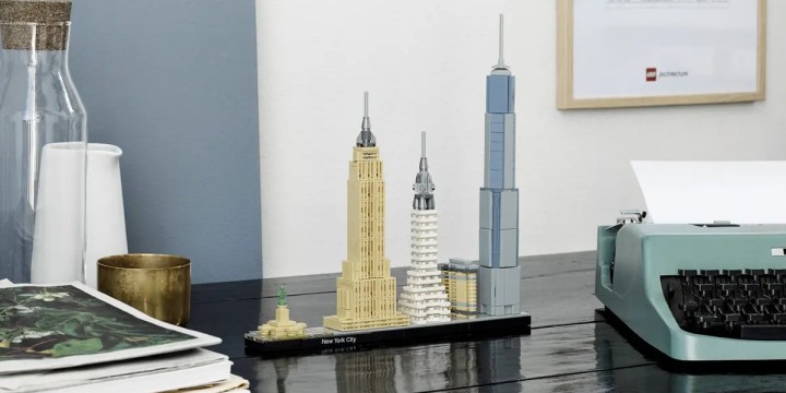 Źródło: LEGO; materiały promocyjne - Ikony Nowego Jorku, które od razu rozpoznacie, mogą zagościć na waszym biurku. Ten zestaw LEGO wspiął się na podium bestsellerów Amazona - wiadomość - 2025-03-17