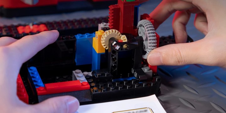 Źródło: Pantasy; materiały promocyjne - Przy tym zestawie blednie nawet LEGO Pac-Man. Klockowy automat Metal Slug 3 to najlepszy model przeznaczony dla fanów retro gier, jaki kiedykolwiek widziałem - wiadomość - 2024-07-01