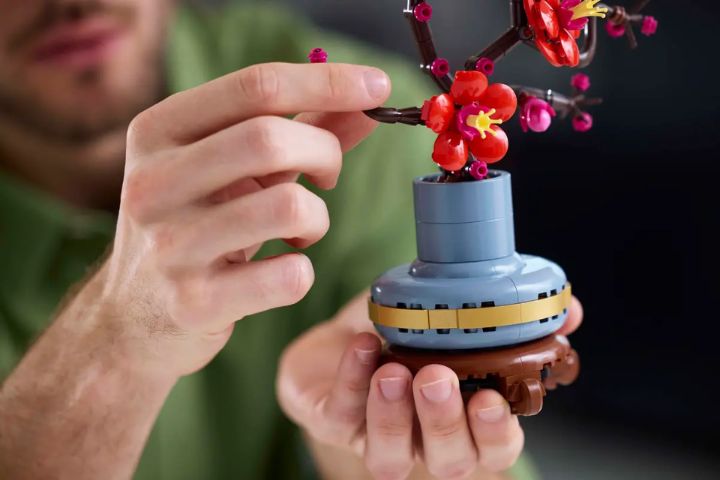 Źródło: LEGO; grafika promocyjna - Amazon zachwyca okazją dla fanów LEGO! Ten przepiękny zestaw kupicie teraz za mniej niż 100 zł - wiadomość - 2025-09-16