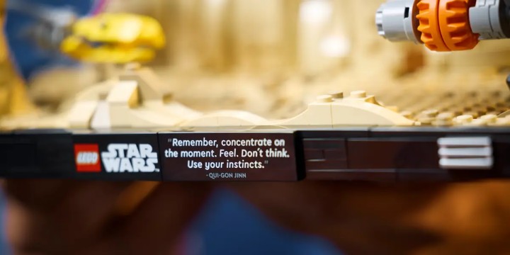 Źródło: LEGO; materiały promocyjne - W tym zestawie czuć Moc i mądrość Qui-Gon Jinna. Dzięki LEGO możemy stworzyć gwiazdkę z Gwiezdnymi wojnami - wiadomość - 2024-12-17